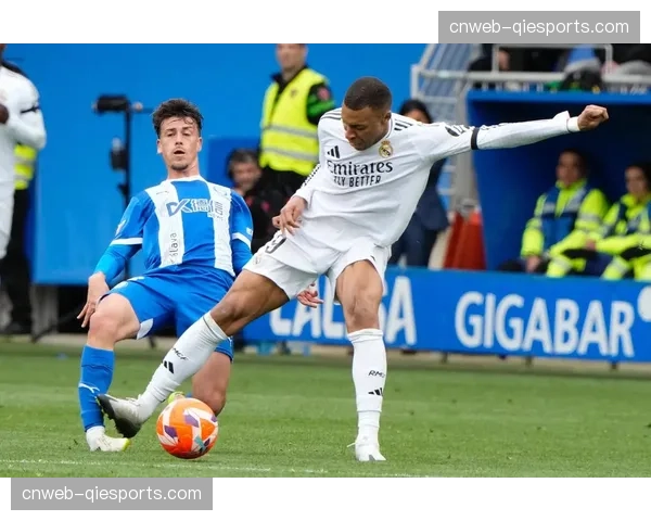 VAR判定皇马进球无效，伯纳乌争议瞬间引热议